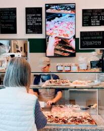 monitor da interno pizzeria crisettis verona marketing display verona