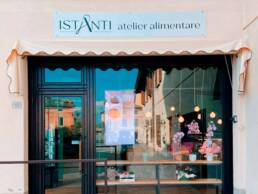 Istanti Atelier Alimentare monitor da vetrina marketing display verona