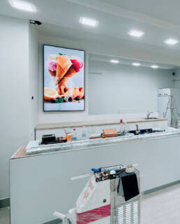 gelateria icedream cambiago milano monitor interno marketing display verona